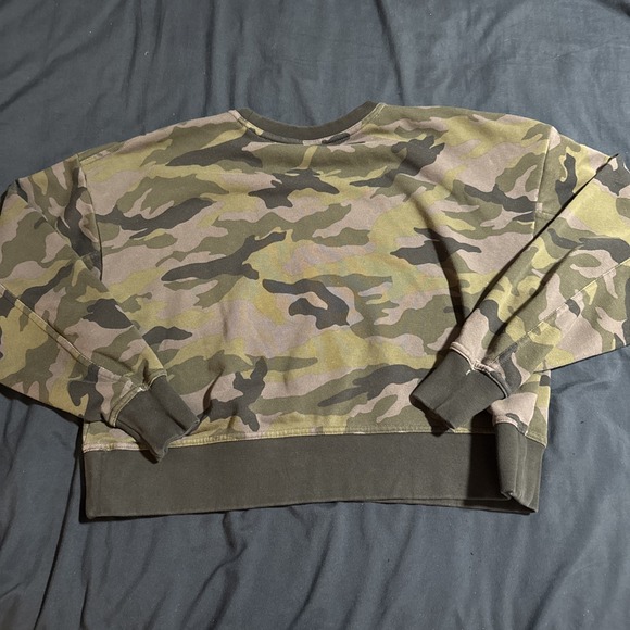 Nike‎ Sportswear Sweatshirt Womens Small Camouflage Crew Neck Cropped DJ0761 082 - Picture 7 of 8